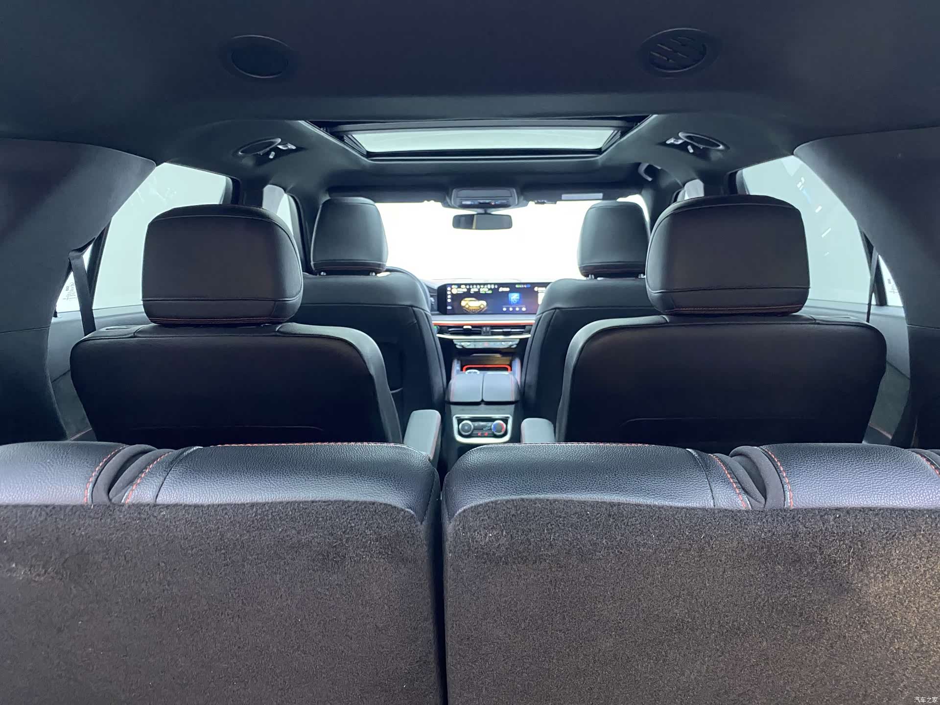 Ford Explorer, 2023 15