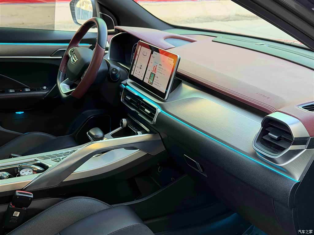 Geely Coolray, 2022 12