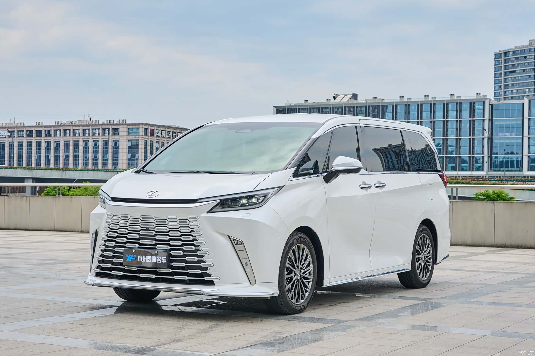 Lexus LM, 2024 1