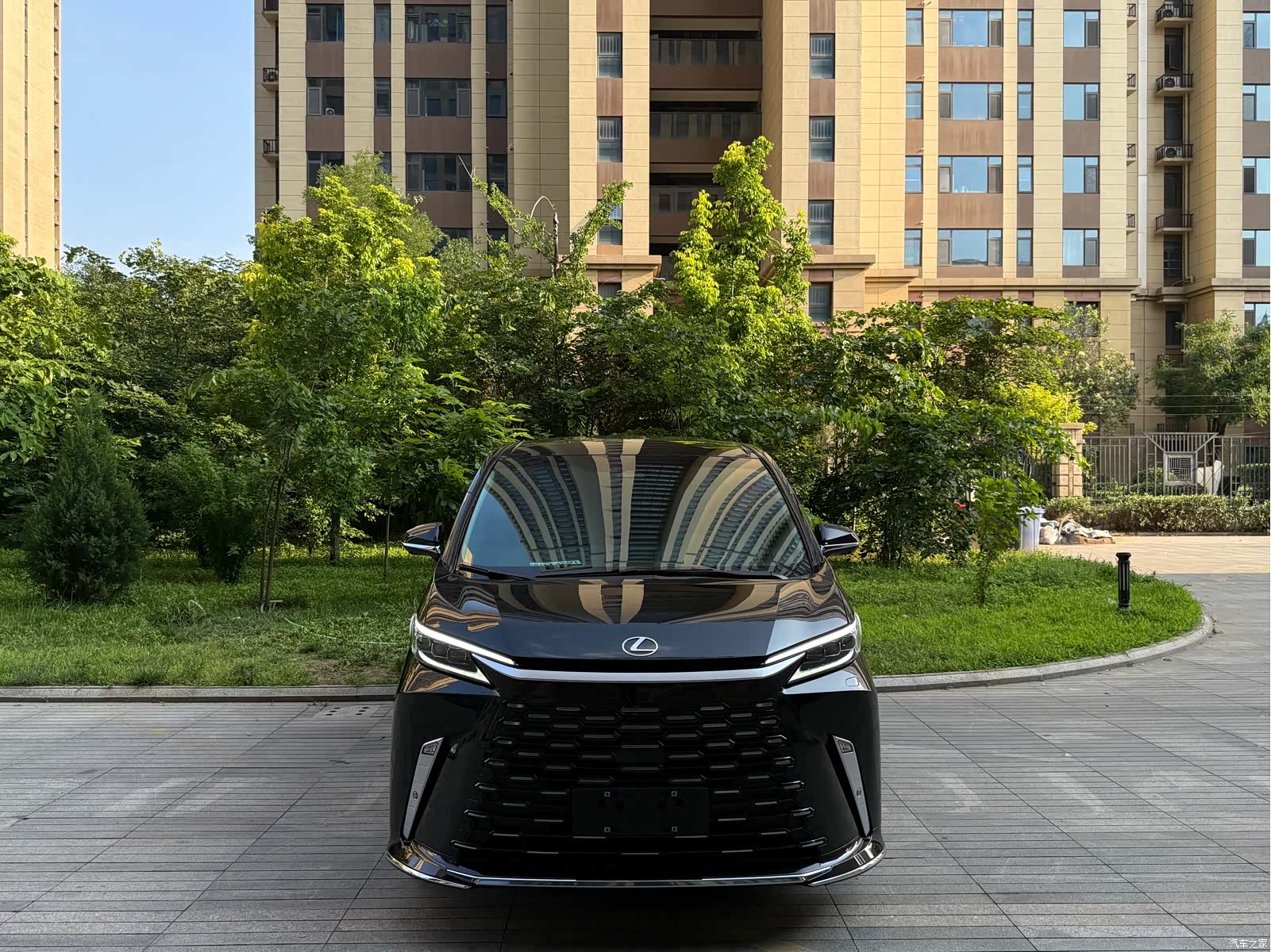 Lexus LM, 2024 3