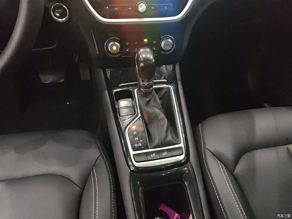 Roewe RX3, 2019 14