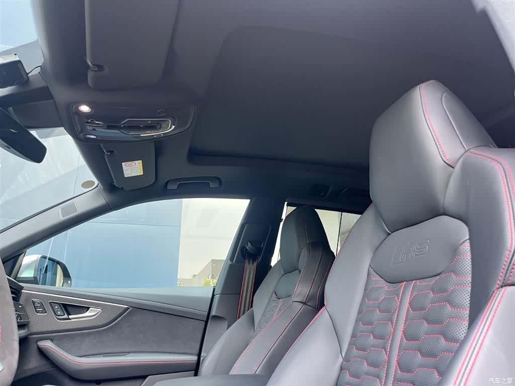 Audi Q8, 2025 13