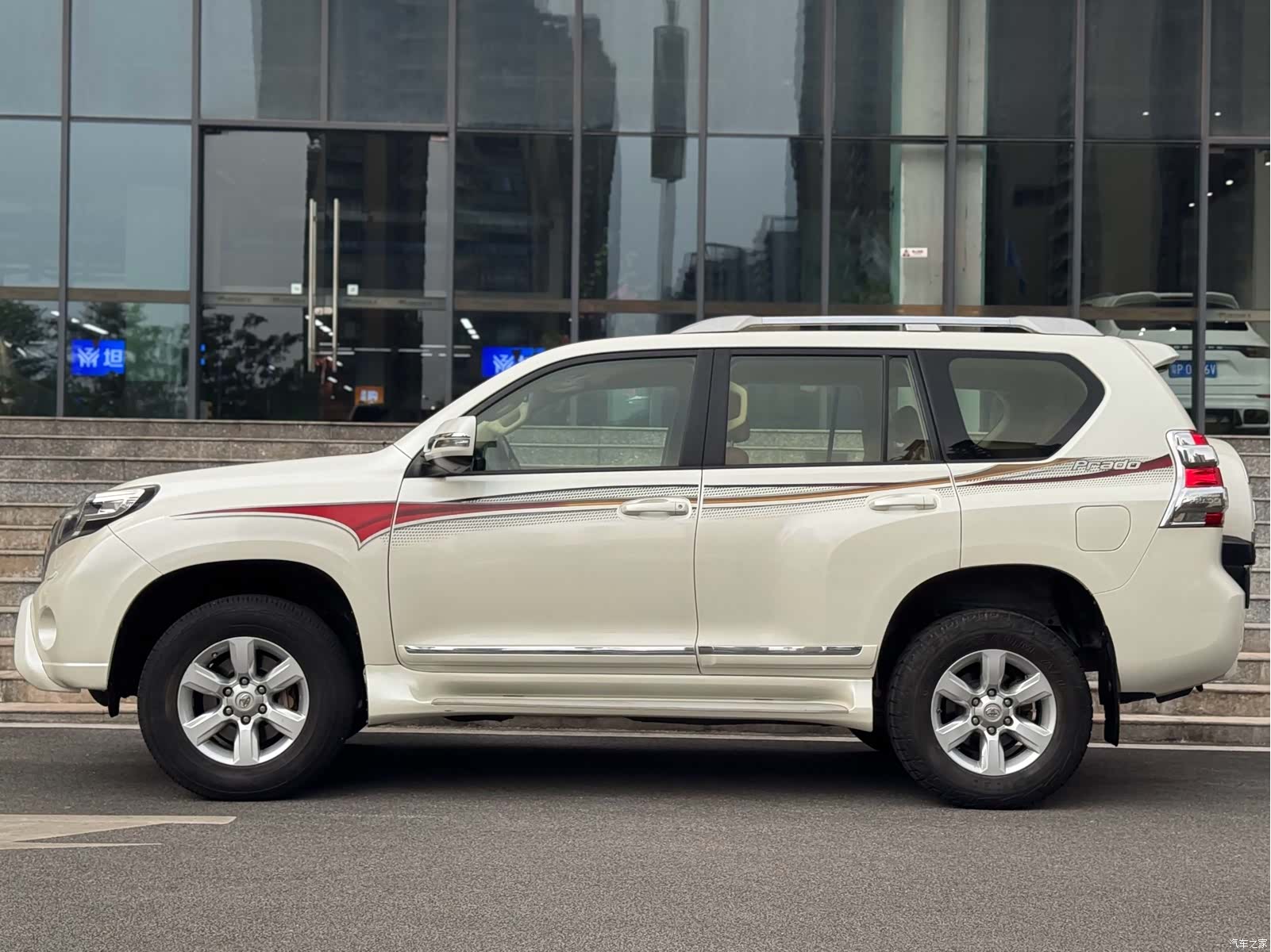 Toyota Prado, 2015 3