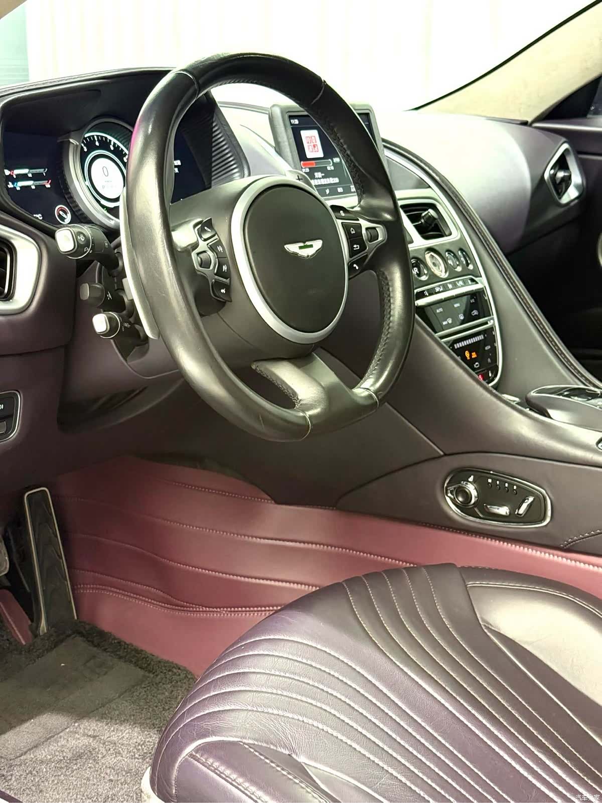 Aston Martin DB11, 2020 13