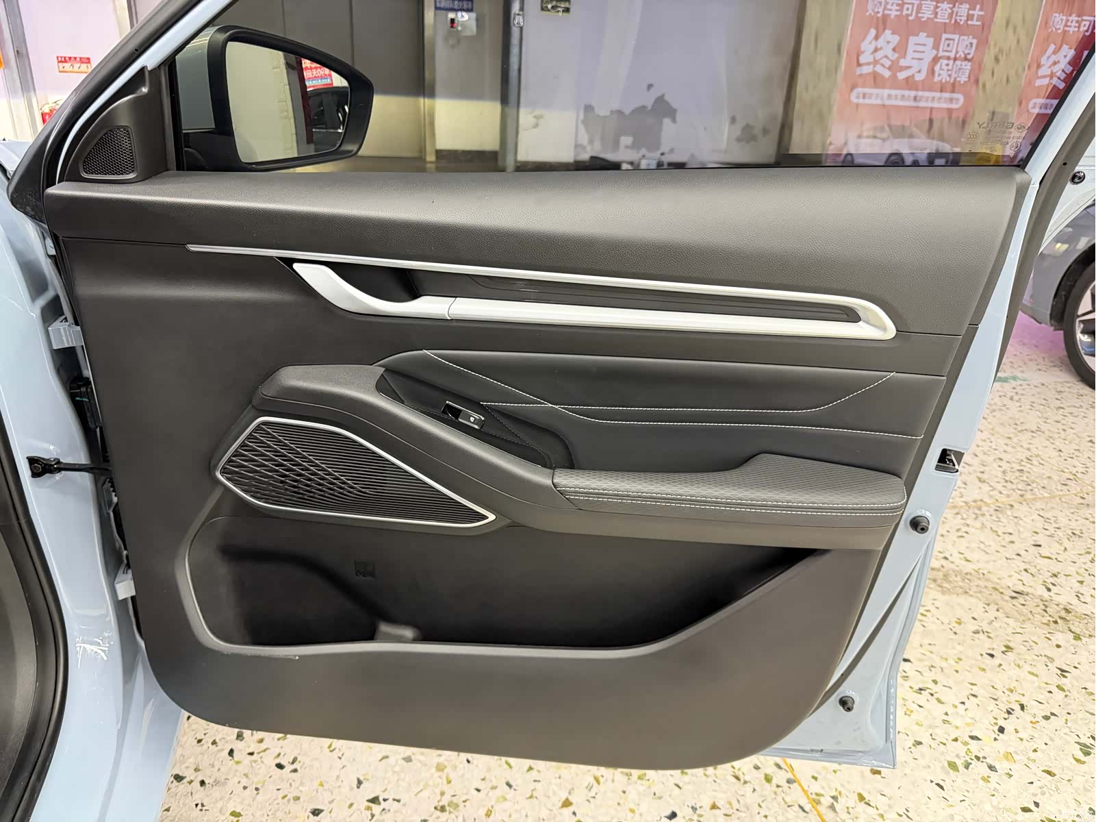 Geely Emgrand, 2023 14