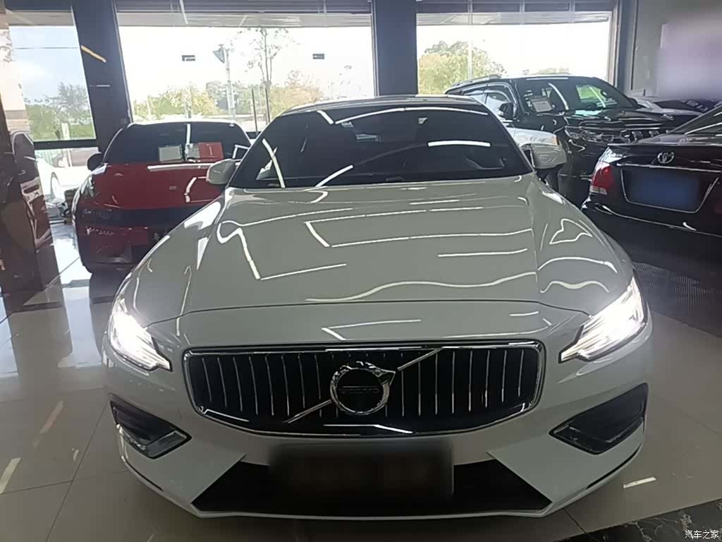 Volvo S60, 2022 3