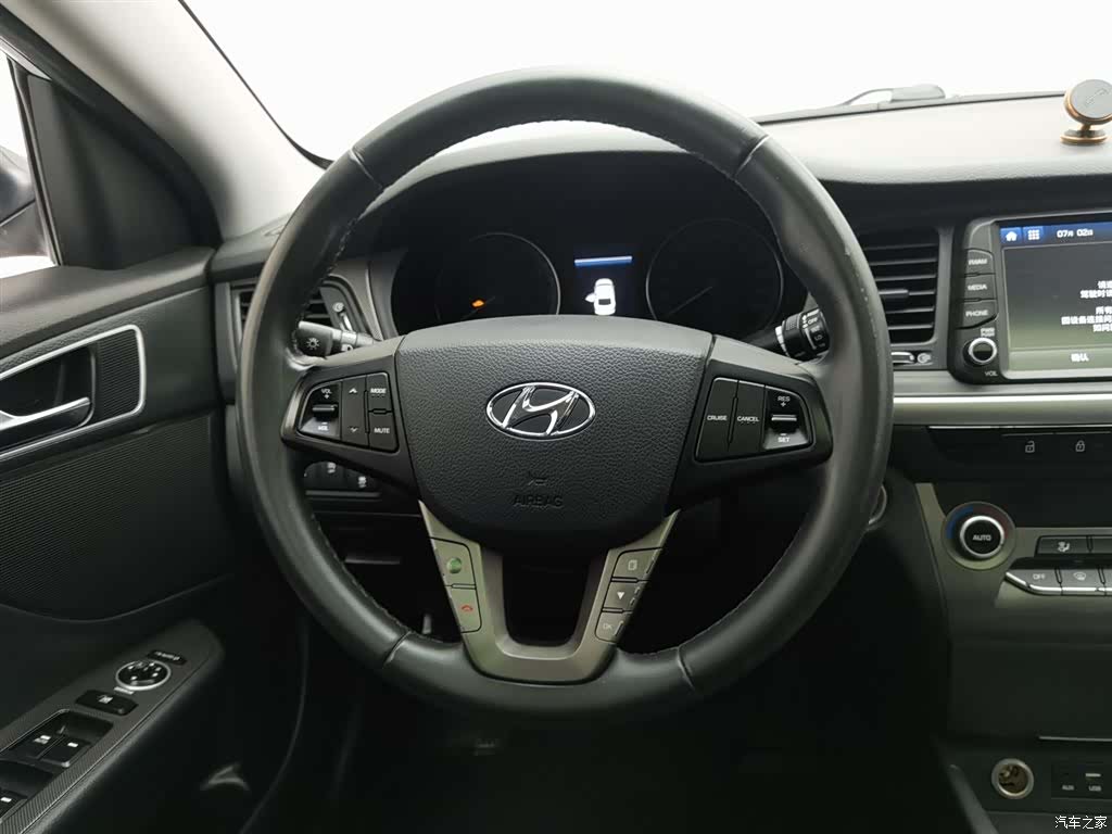 Hyundai DLX, 2017 11
