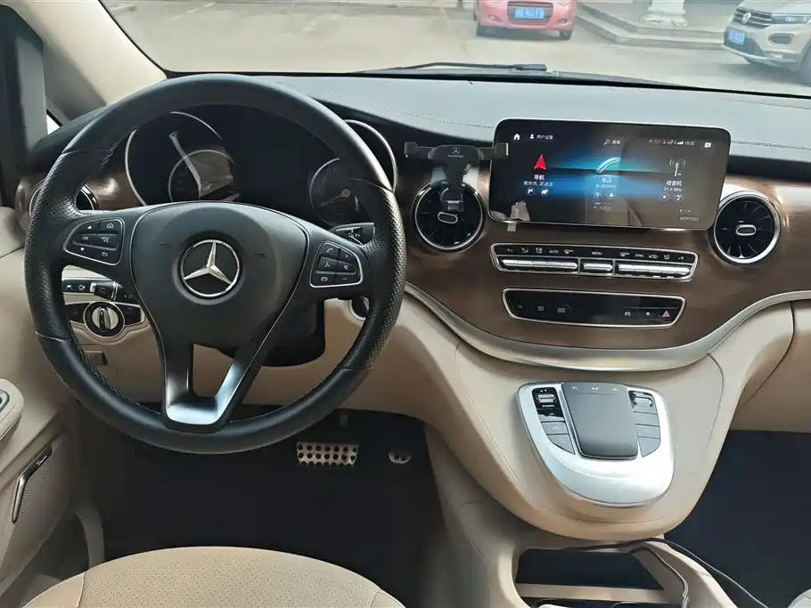Mercedes-Benz V-class