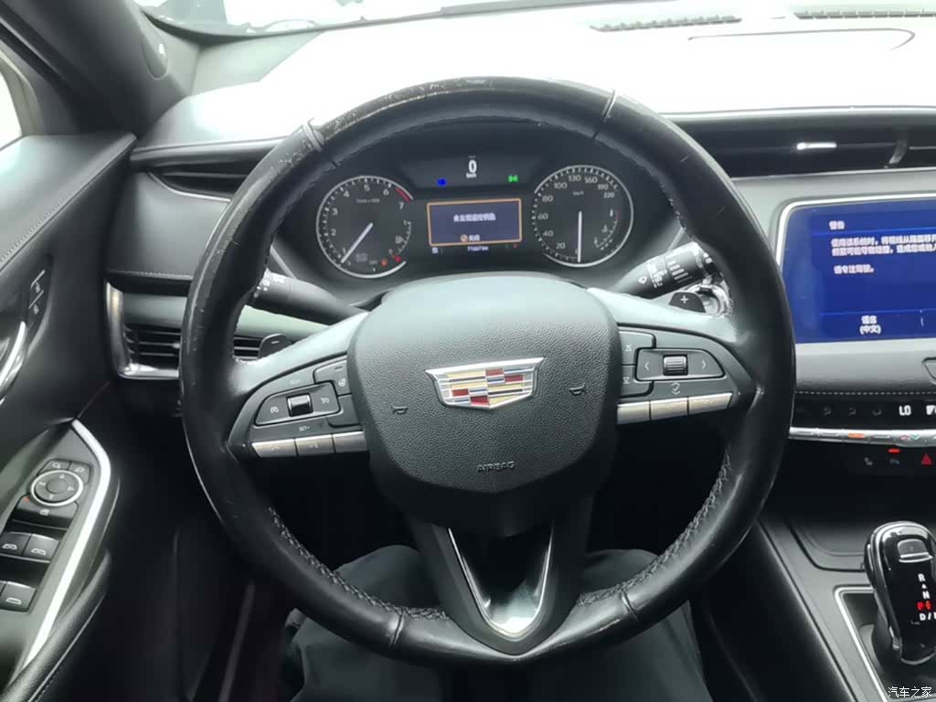 Cadillac XT4, 2021 11