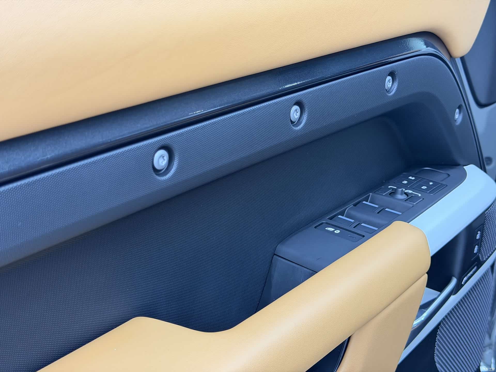 Land Rover Defender, 2023 12