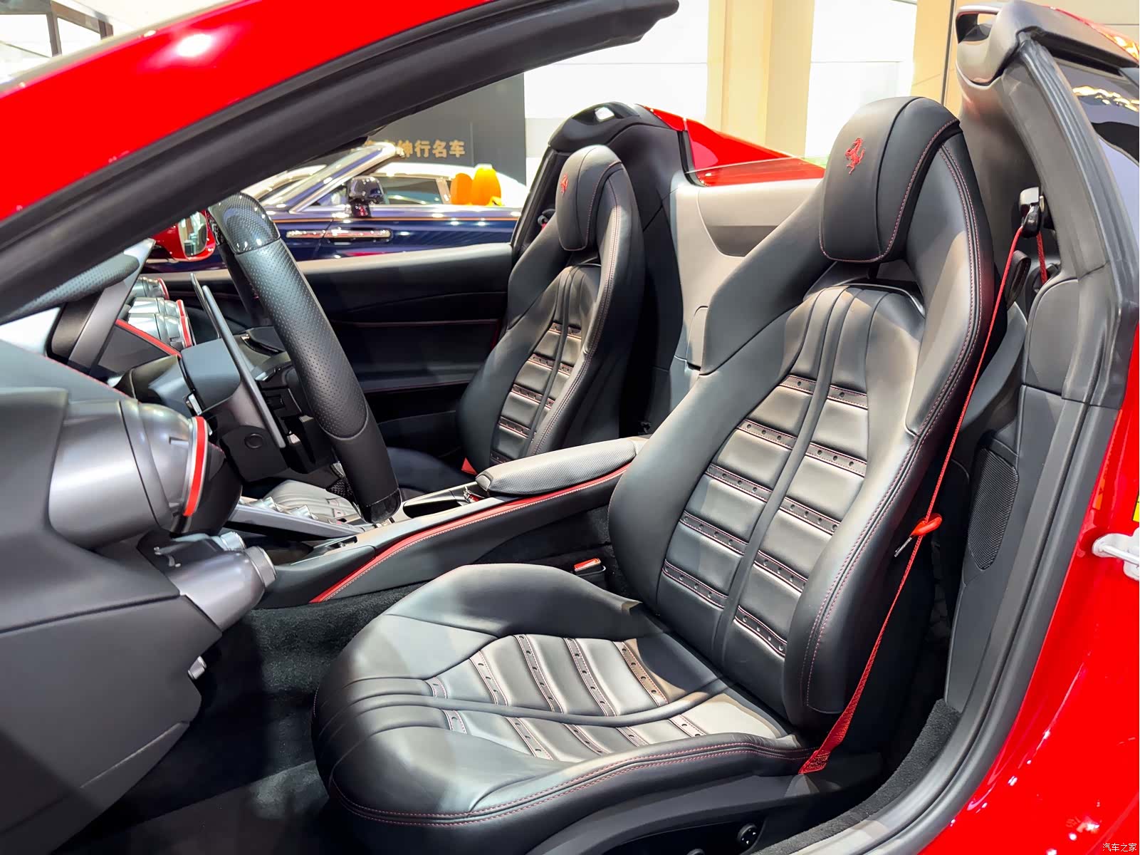 Ferrari 812, 2022 17