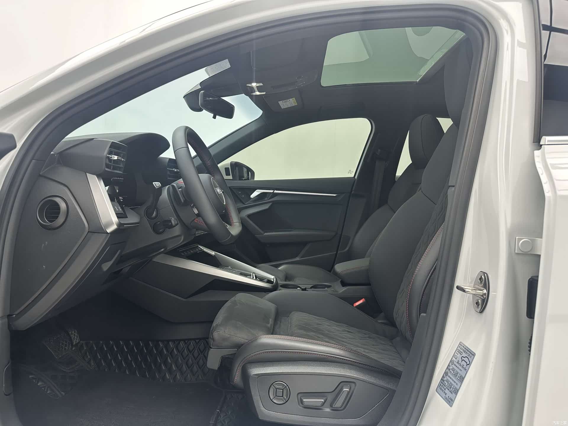 Audi A3, 2023 все фото