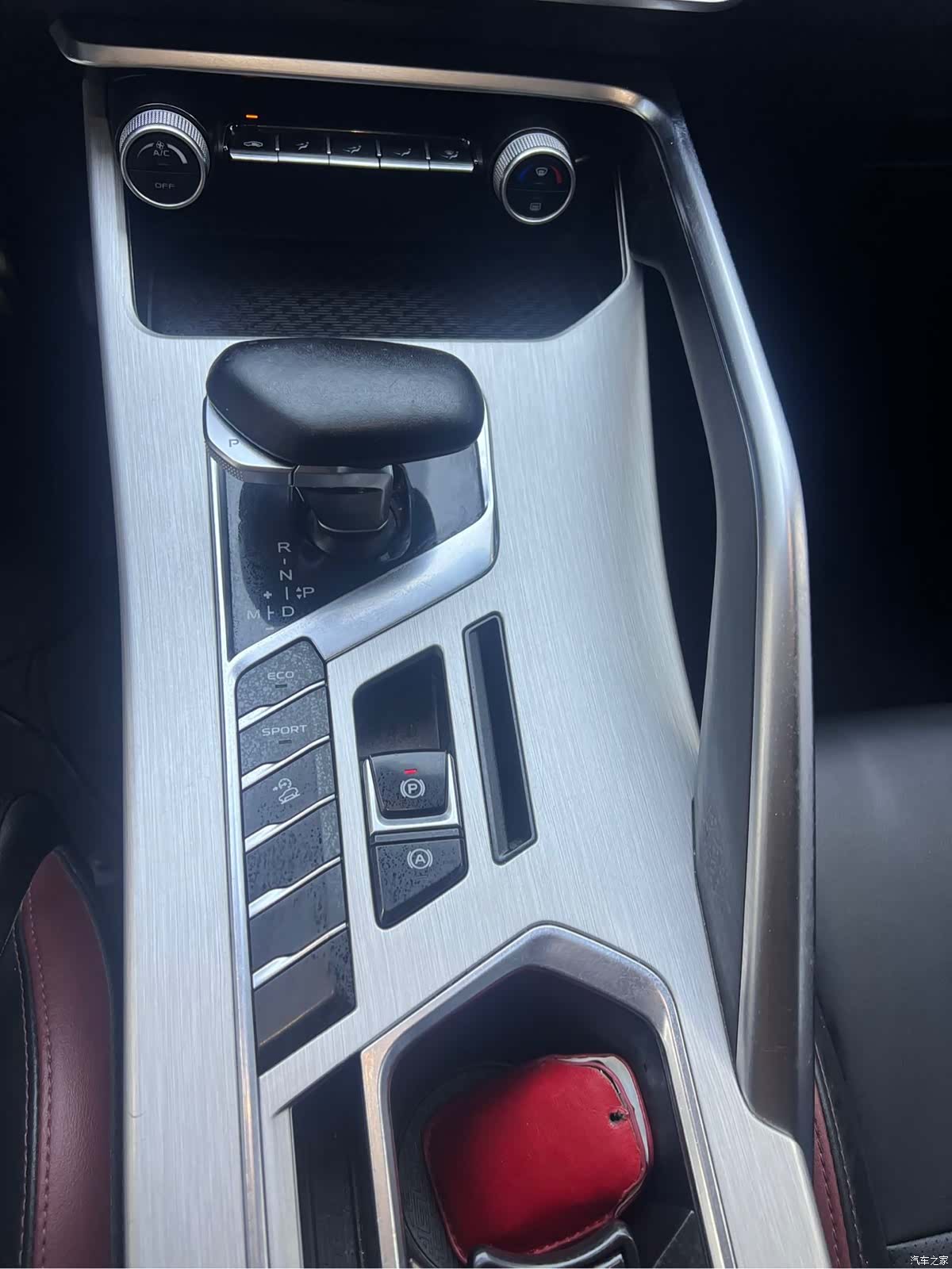 Geely Coolray, 2022 12