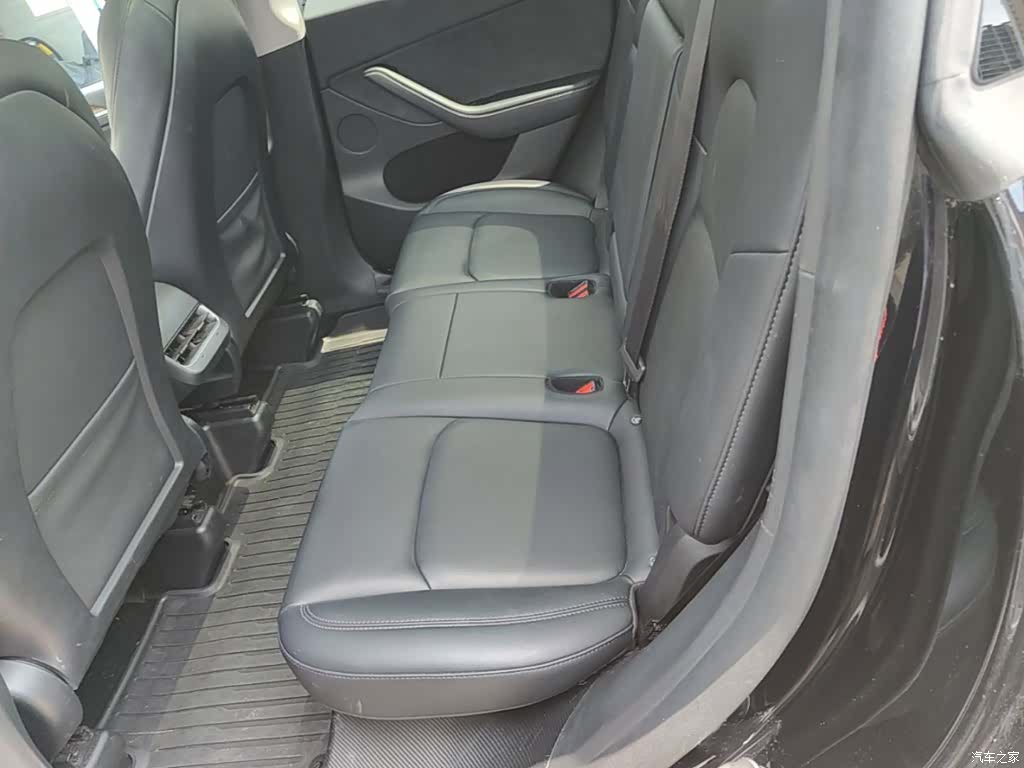 Tesla Model Y, 2023 17
