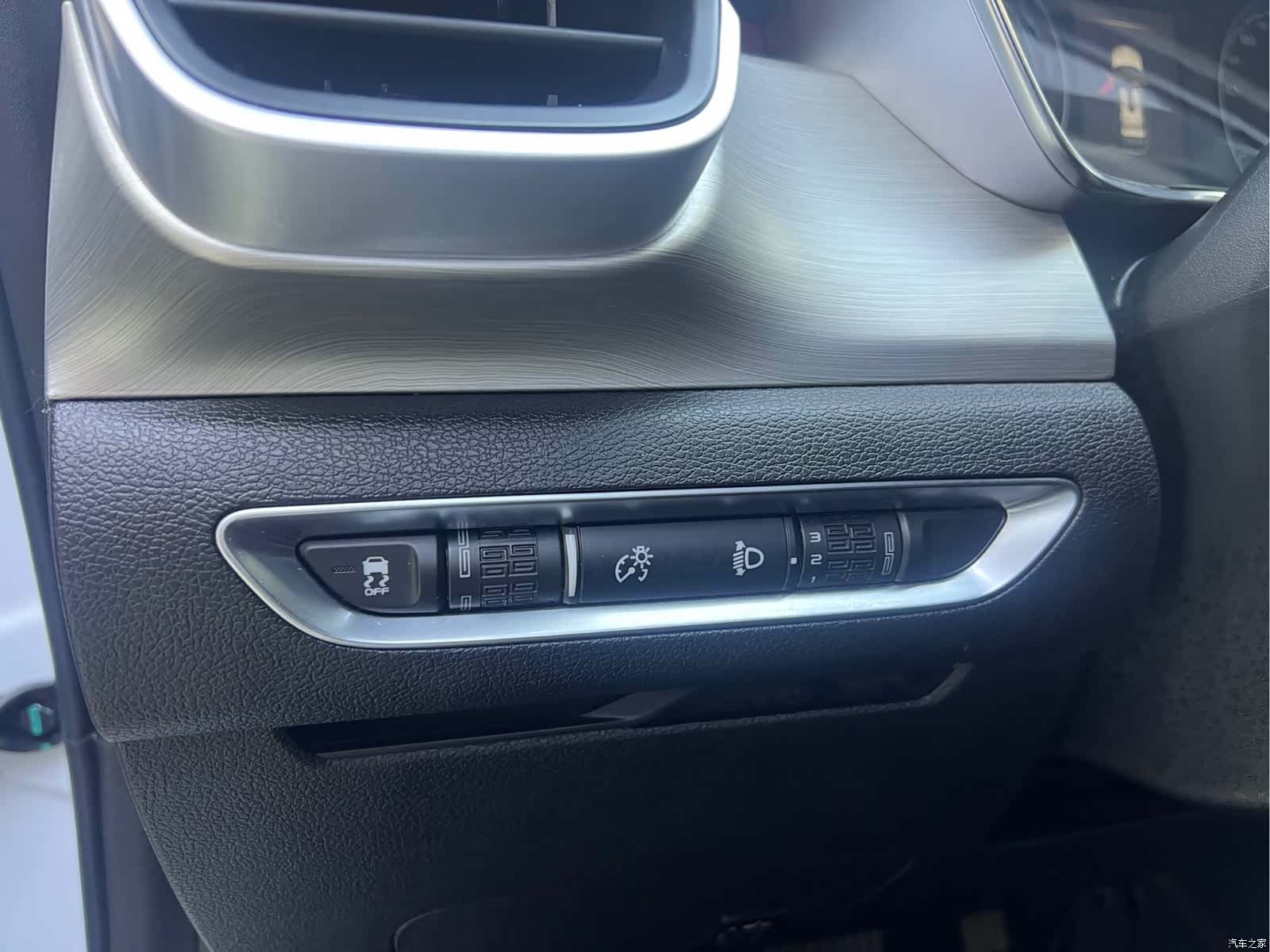 Geely Coolray, 2022 14