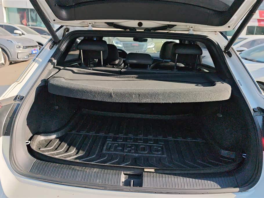 Volkswagen T-ROC exploring Songs