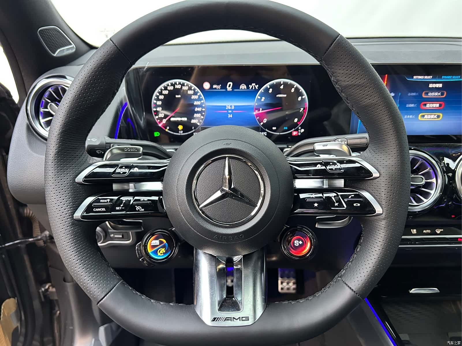 Mercedes-Benz GLB, 2026 14