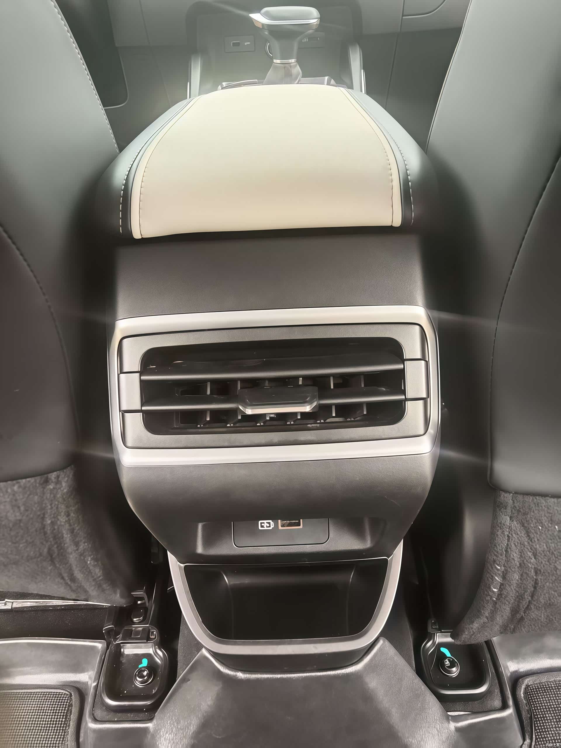 Geely Emgrand, 2022 12