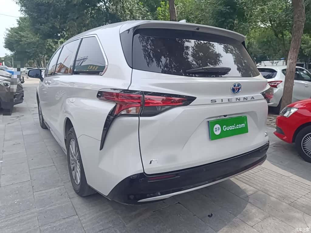 Toyota Sienna, 2023 все фото