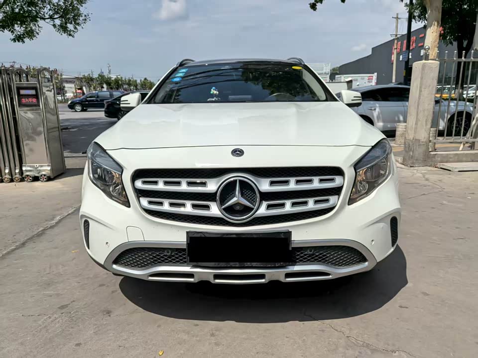 Mercedes-Benz GLA Mercedes-Benz GLA
