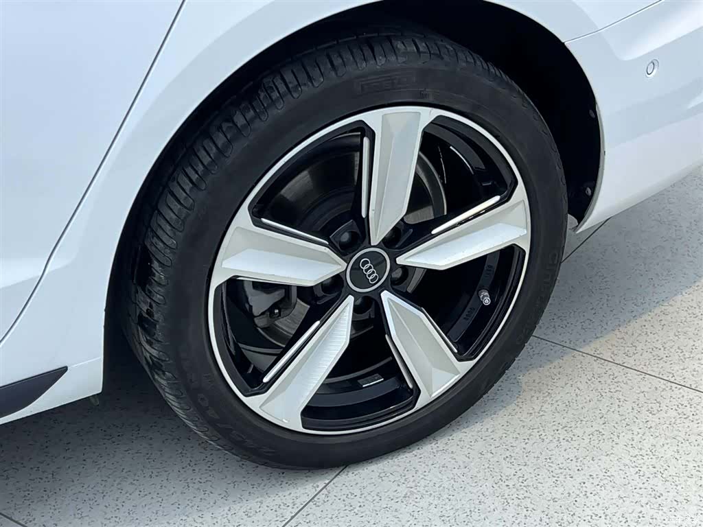 Audi A4L, 2022 9