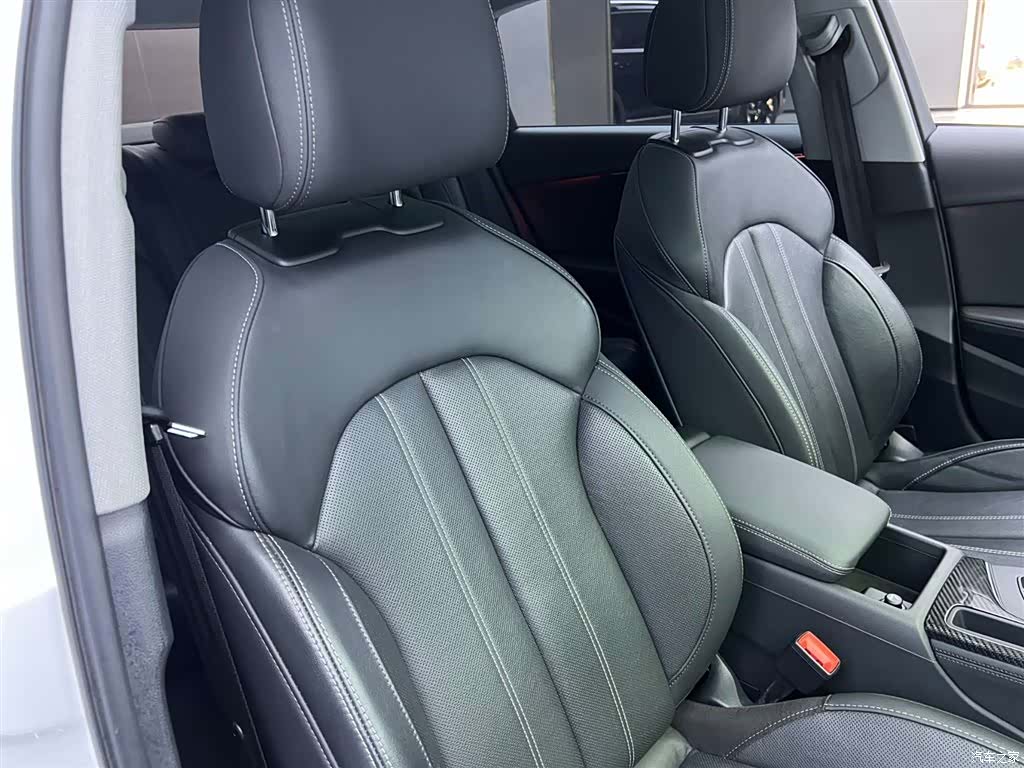 Audi A4L, 2022 27