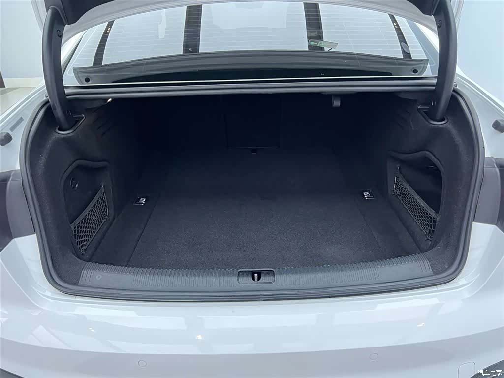 Audi A4L, 2022 11