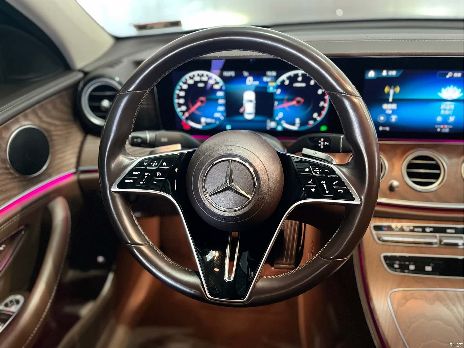 Mercedes-Benz E-Class, 2022 13