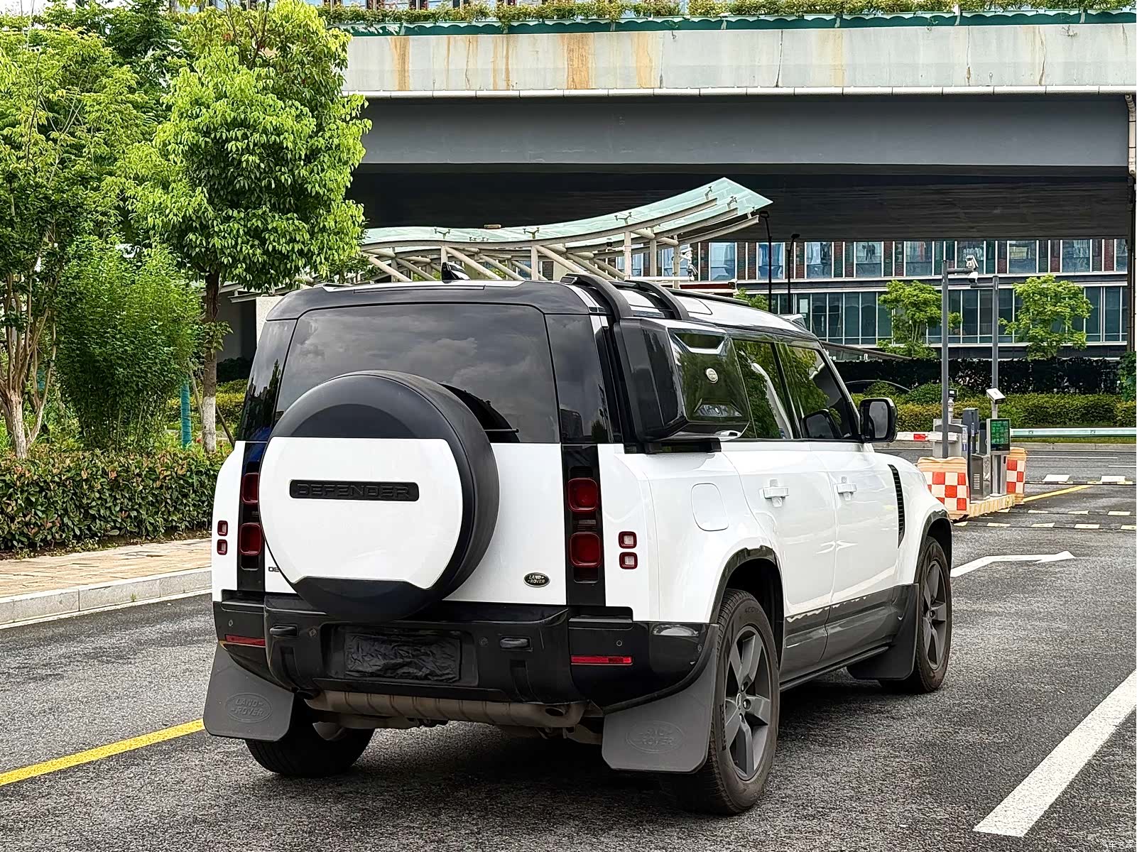Land Rover Defender, 2022 все фото