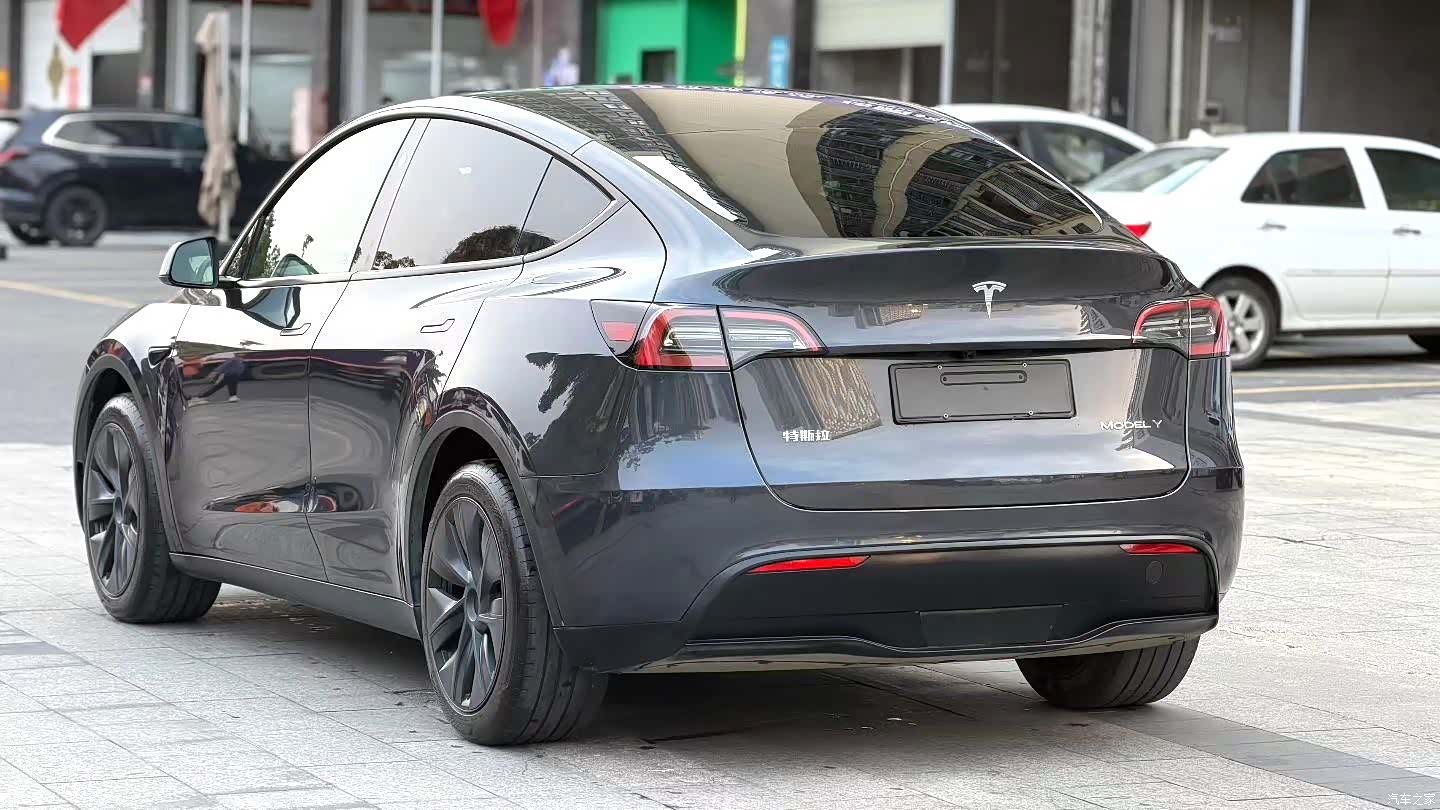 Tesla Model Y, 2024 7
