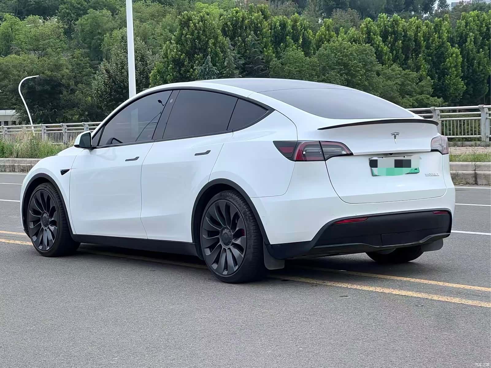 Tesla Model Y, 2023 7