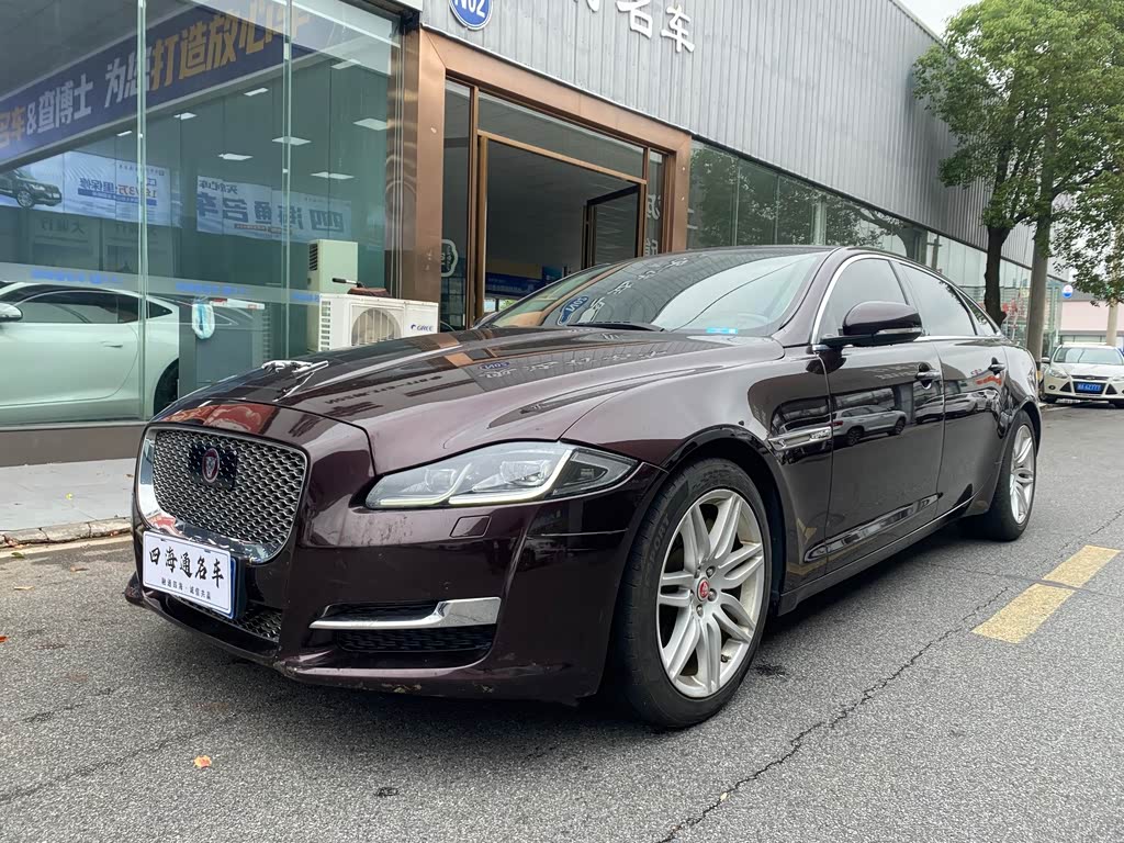 Jaguar XJ