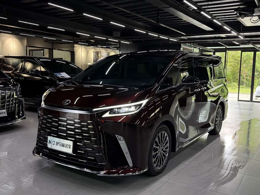 Lexus LM 2023 500h мест
