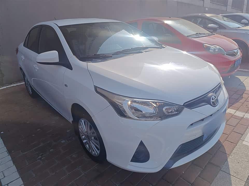 Toyota YARiS L to enjoy