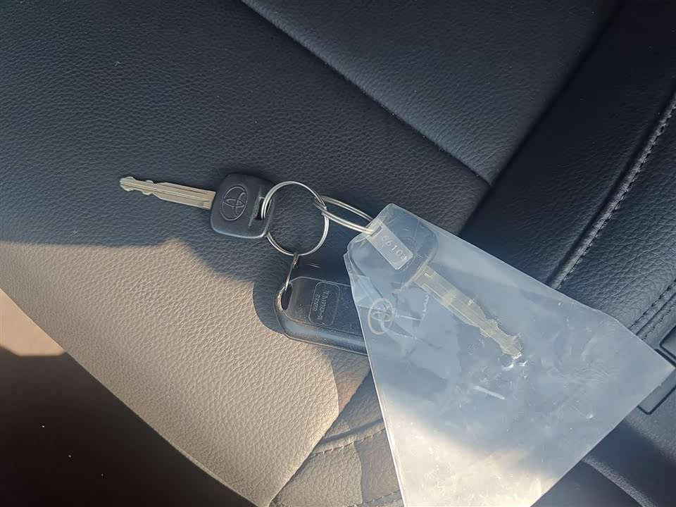 Toyota YARiS L to enjoy