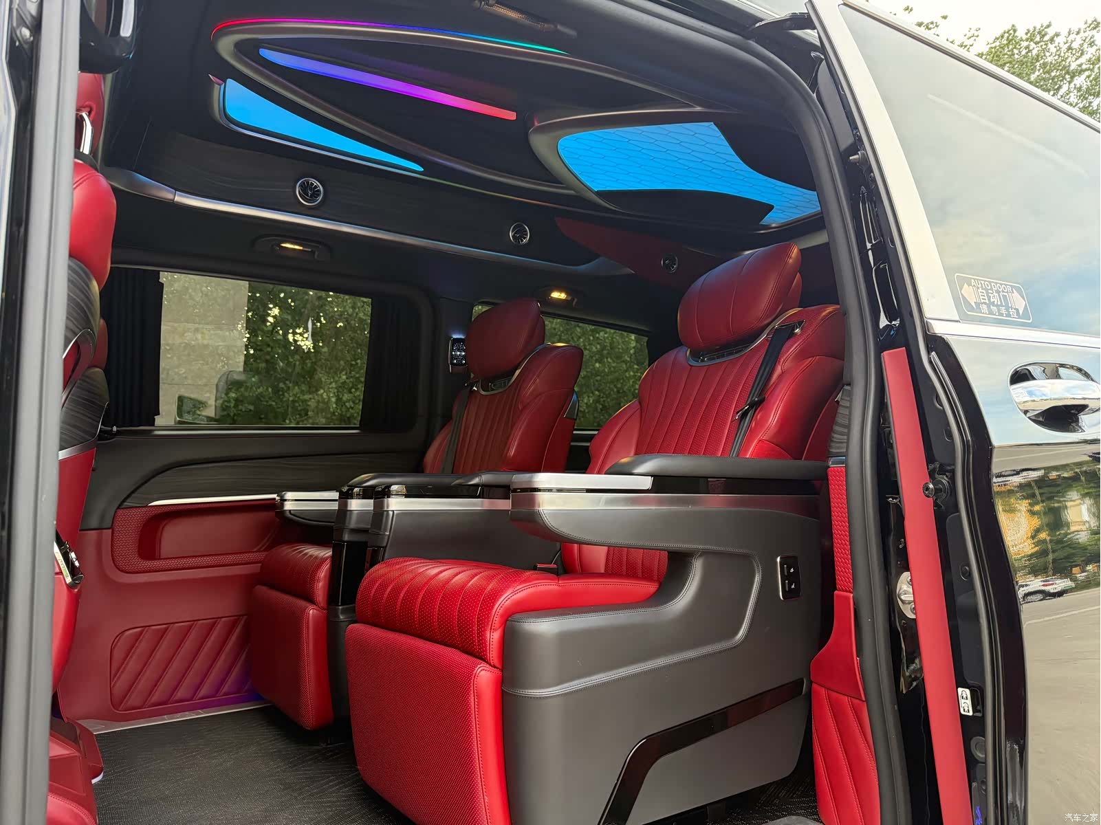 Mercedes-Benz V-Class, 2023 6