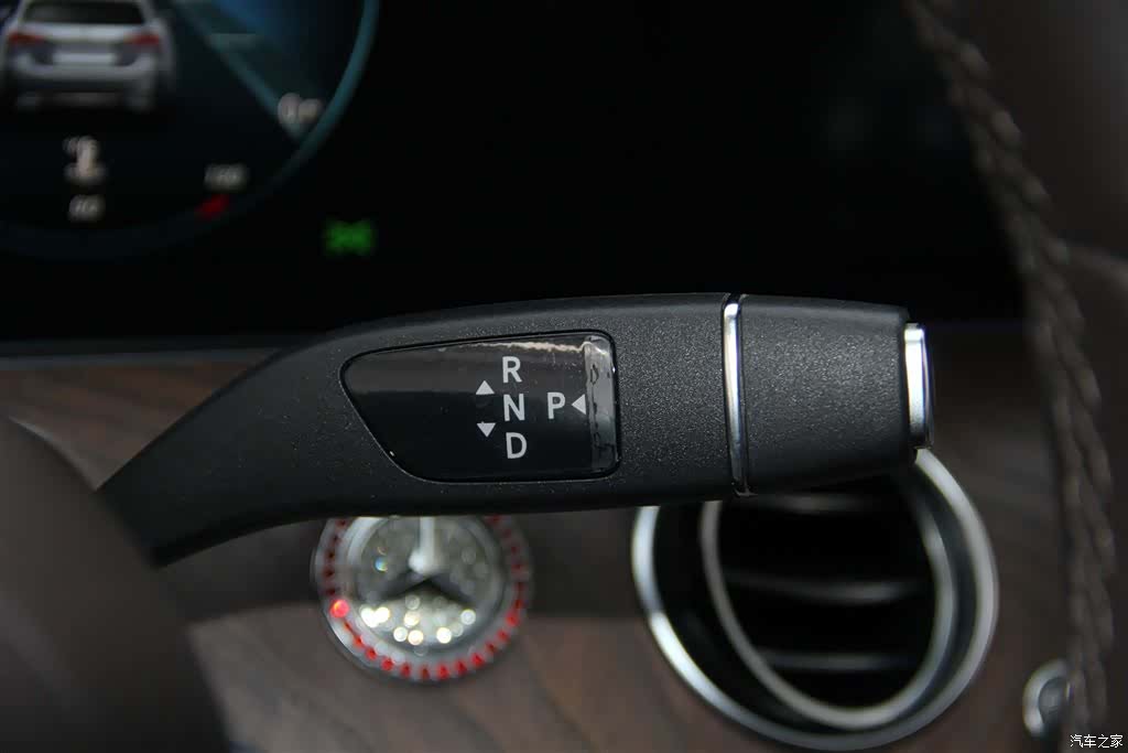 Mercedes-Benz E-Class, 2023 21