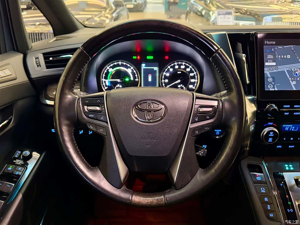 Toyota Vellfire, 2022 25