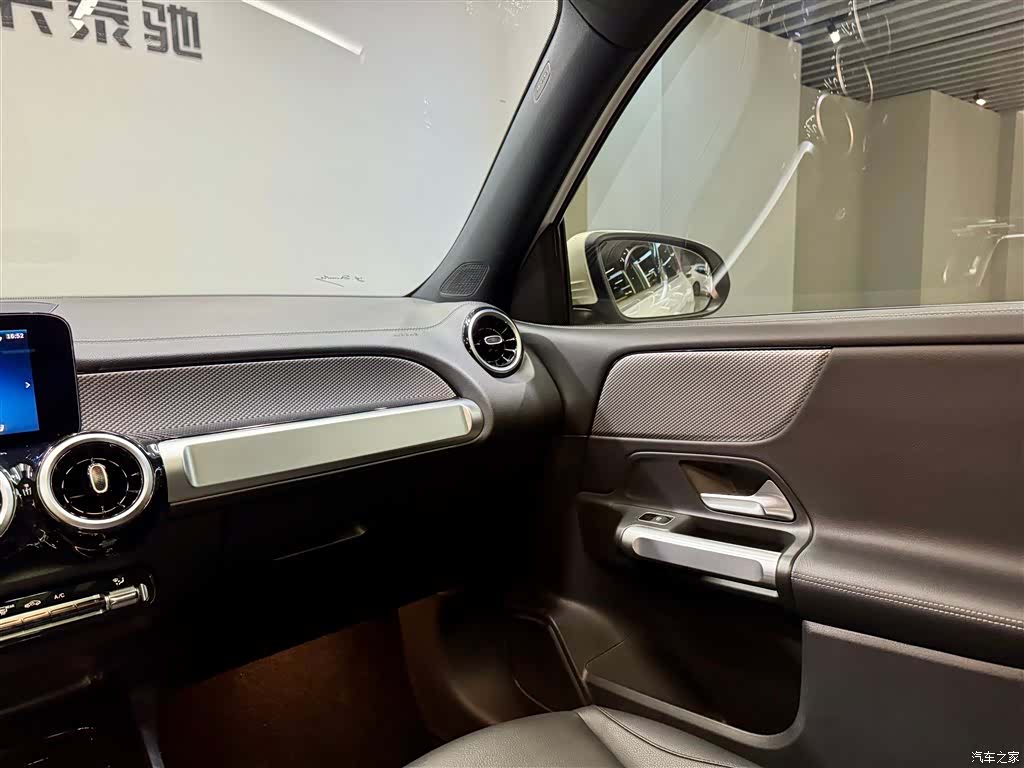 Mercedes-Benz GLB, 2025 29