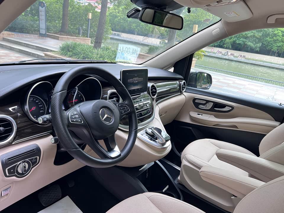Mercedes-Benz V-class