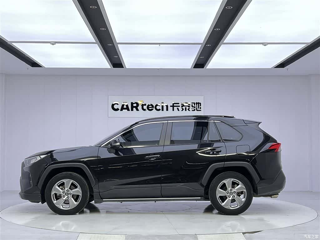 Toyota RAV4, 2022 8