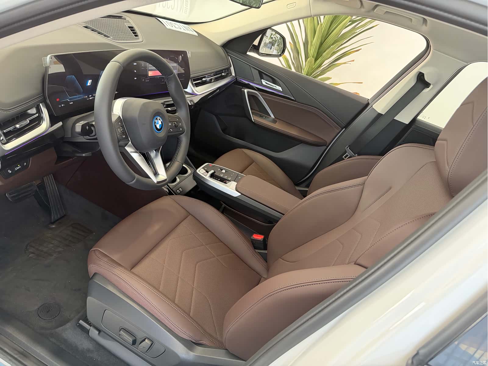 BMW iX1, 2025 4