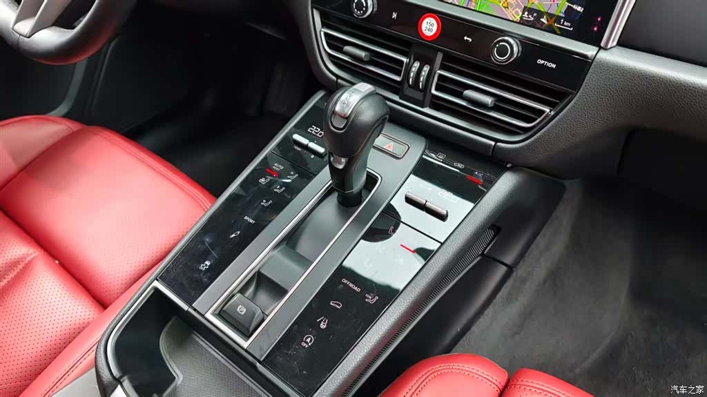 Porsche Macan, 2024 12