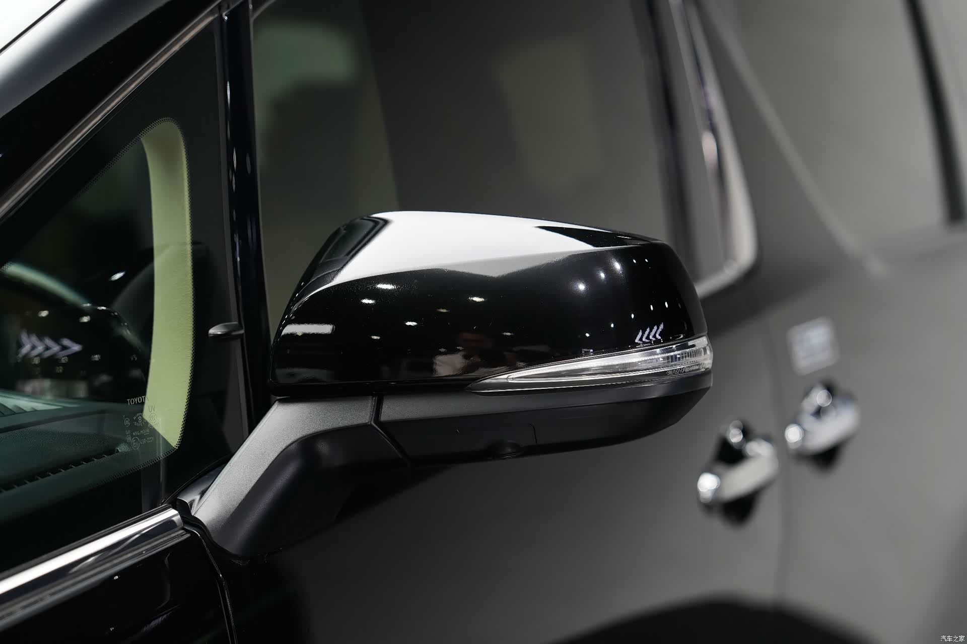 Toyota Alphard, 2018 все фото