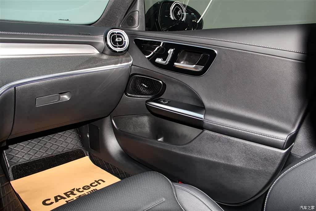 Mercedes-Benz C-Class, 2025 23