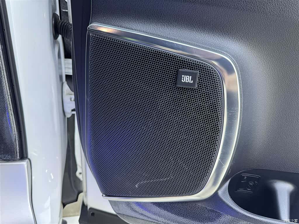 Toyota Vellfire, 2022 30