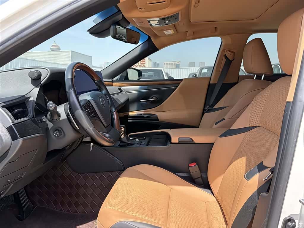 Lexus ES, 2023 12