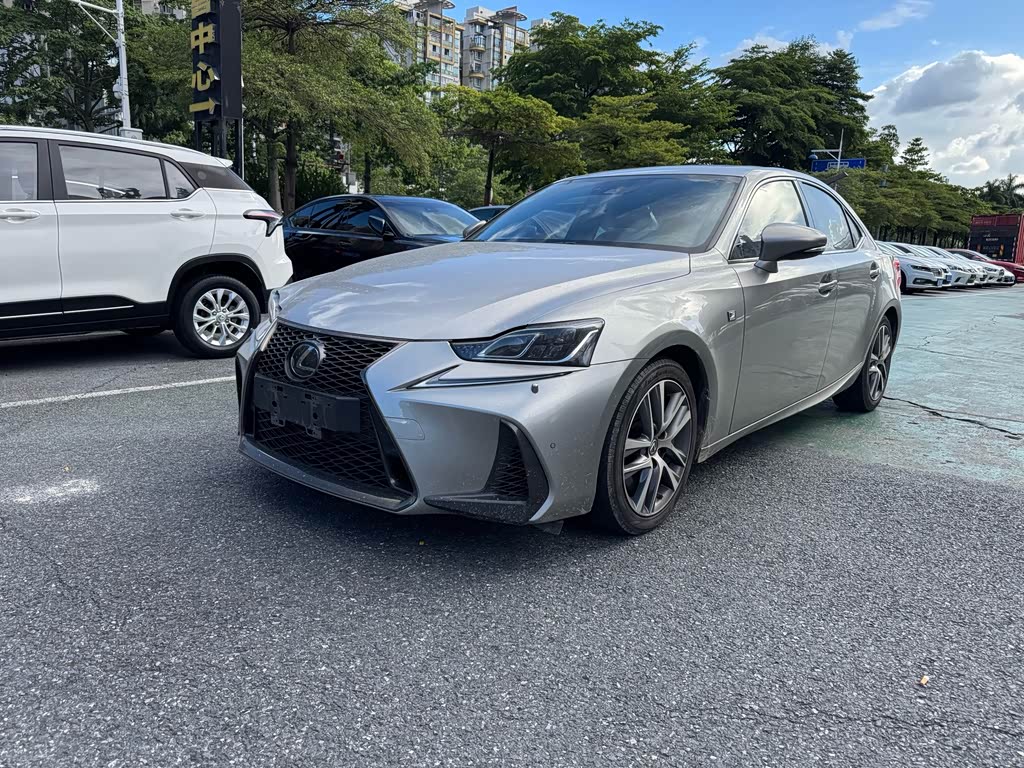 Lexus IS