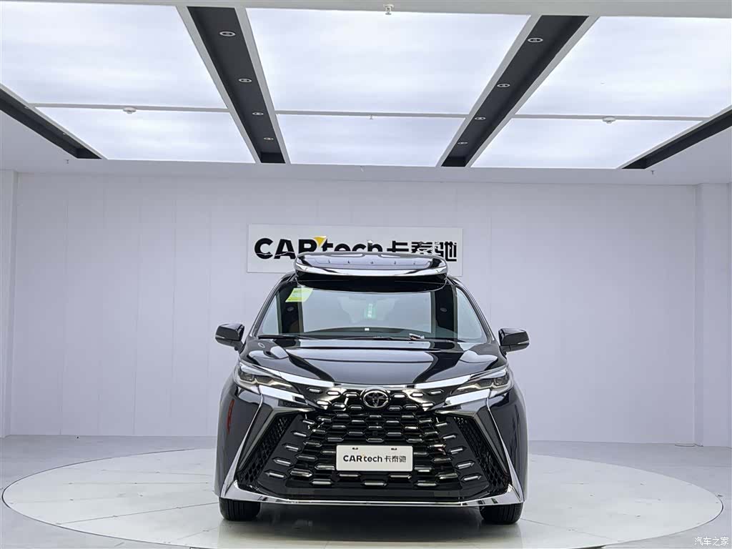 Toyota Granvia, 2024 3