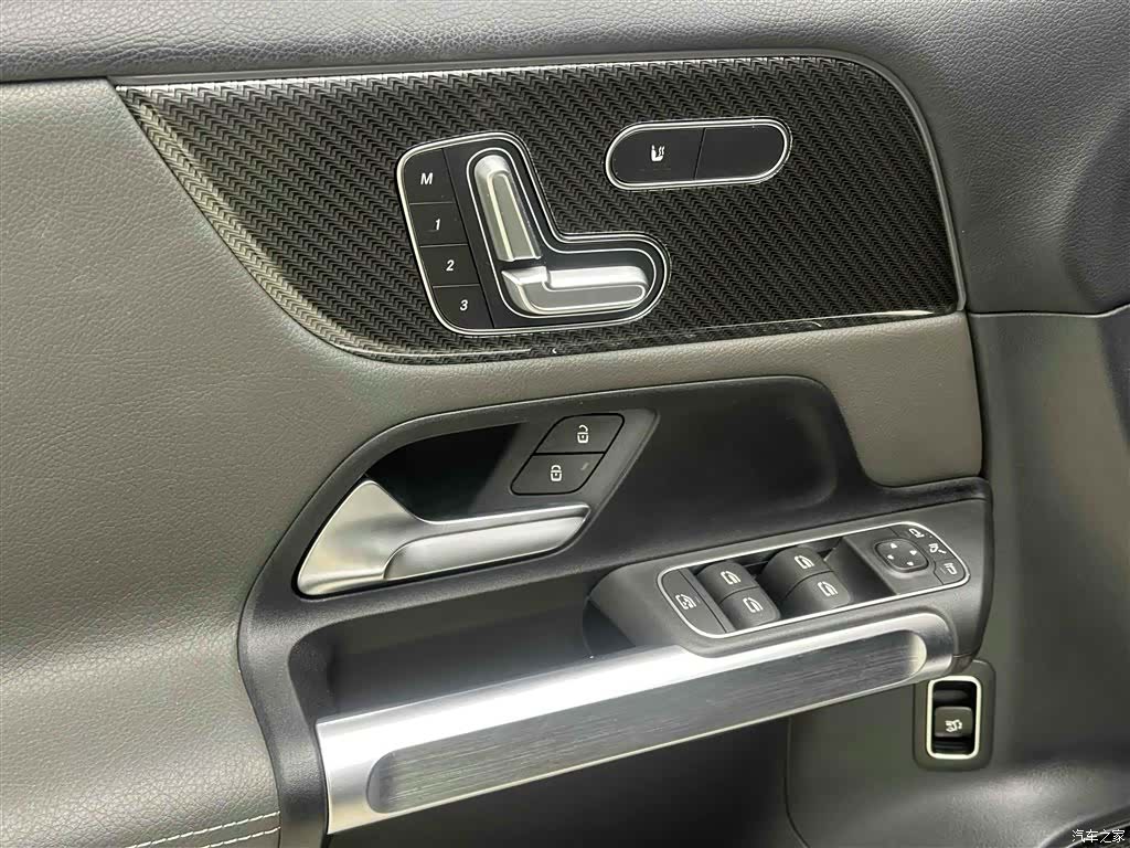 Mercedes-Benz GLB, 2023 11